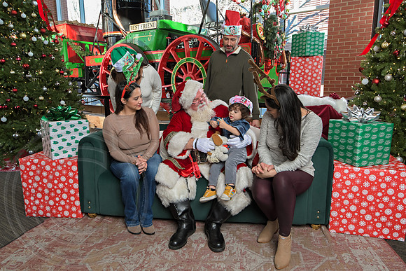 The Charleston Santa 2024-Dec22-3968