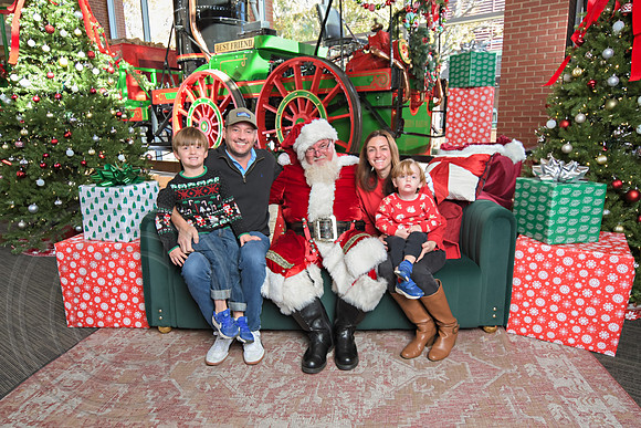 The Charleston Santa 2024-Nov30-0583