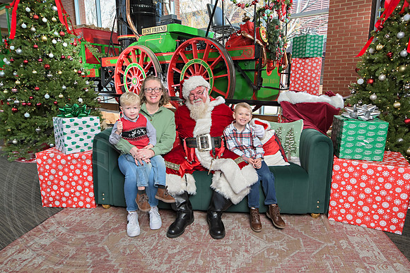 The Charleston Santa 2024-Dec15-2909