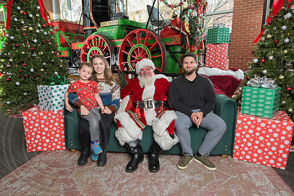 The Charleston Santa 2024-Dec14-2738