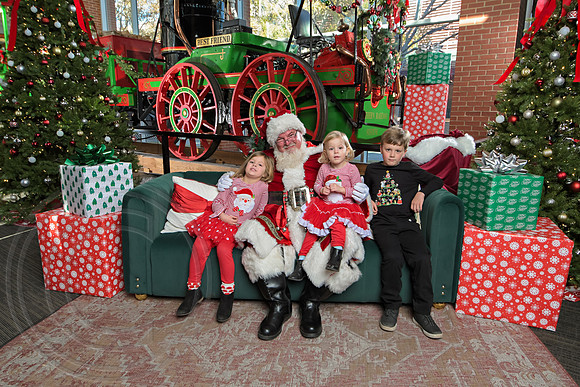 The Charleston Santa 2024-Dec7-1743