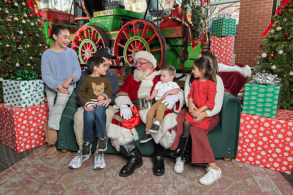 The Charleston Santa 2024-Dec15-3163