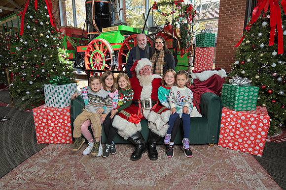 The Charleston Santa 2024-Nov30-0640