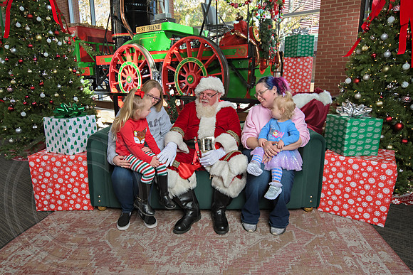 The Charleston Santa 2024-Nov30-0654