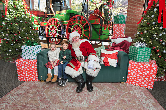 The Charleston Santa 2024-Nov30-0553