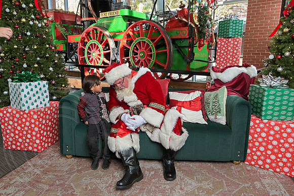 The Charleston Santa 2024-Dec7-1526