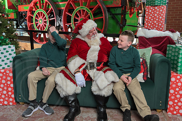 The Charleston Santa 2024-Dec22-3676
