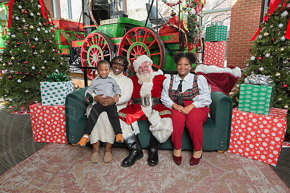 The Charleston Santa 2024-Dec15-3098