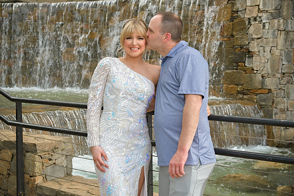 RKPhoto-2024-FallsPark-PromPics-128