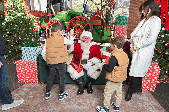 The Charleston Santa 2024-Nov30-0551
